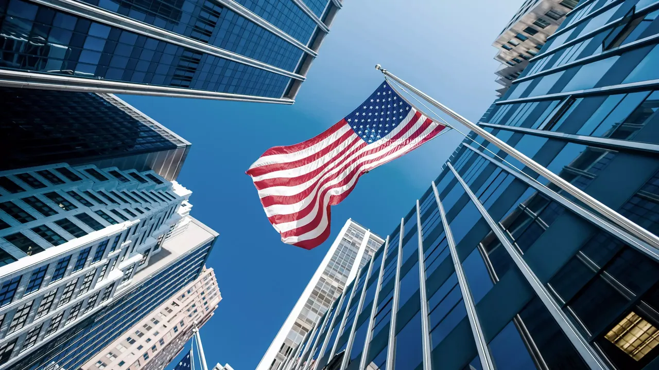 Es wird im Zentrum die US-Flagge innerhalb einer Hochhaus-Schlucht dargestellt.