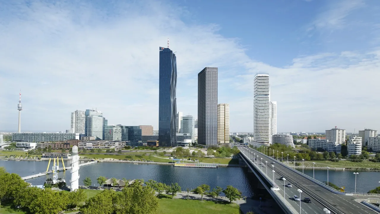 Es wird die in Wien unmittelbar an der Donau gelegene hausInvest Immobilie DC2 Tower dargestellt.