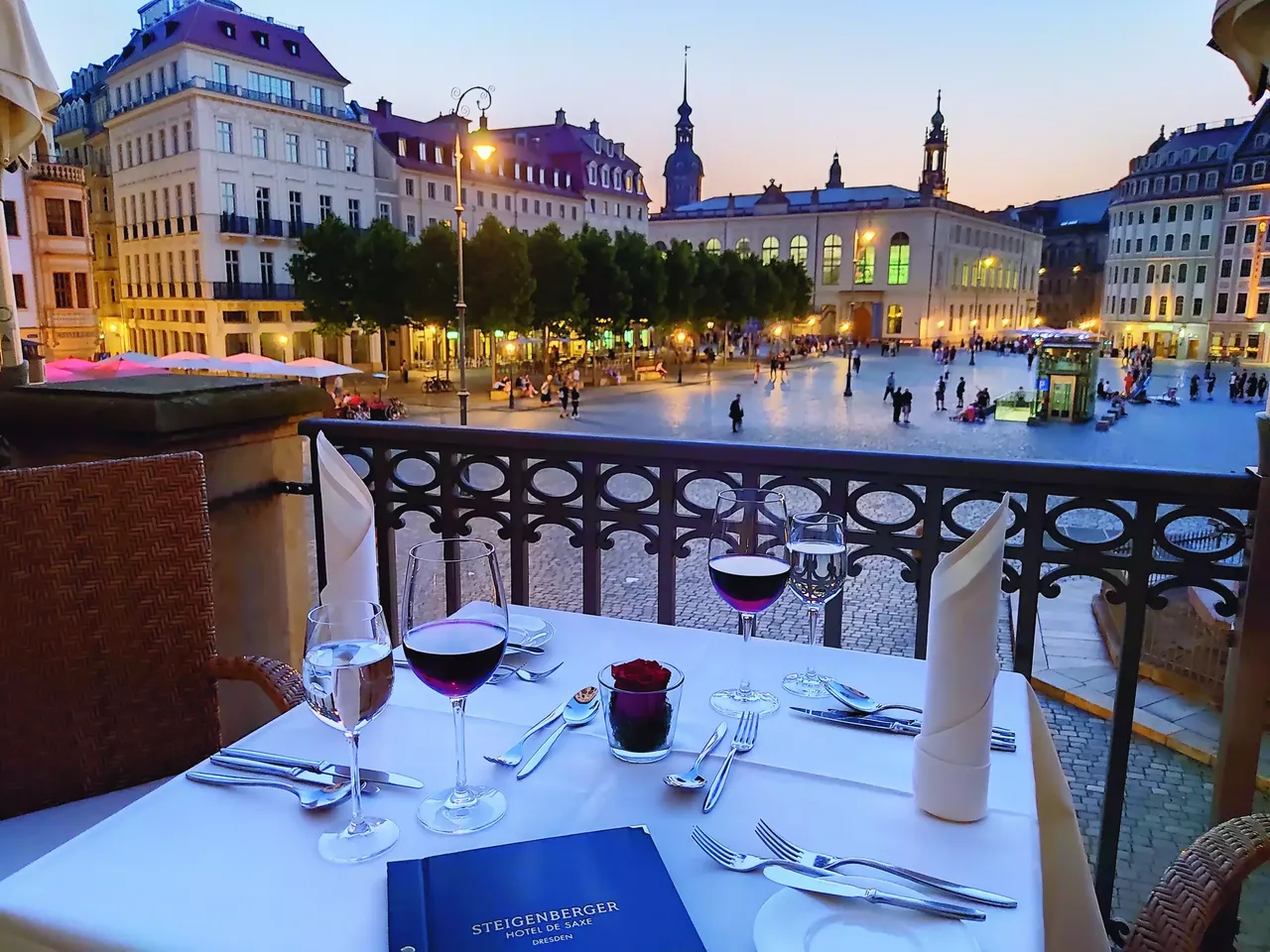 commerzreal-hausinvest-hotel-hotel-de-saxe-dresden-we396-restaurant_terrasse-02