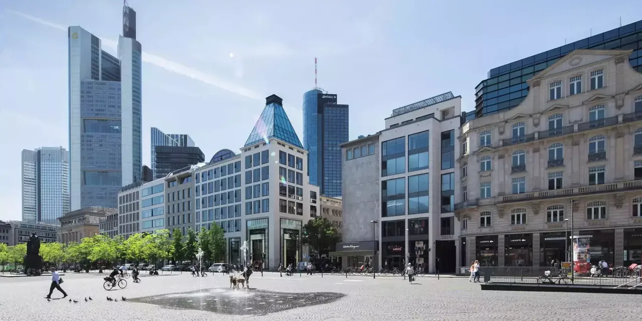 Außenansicht: Es wird der Gesamtblick auf die hausInvest Immobilie Börsenstraße in Frankfurt am Main abgebildet