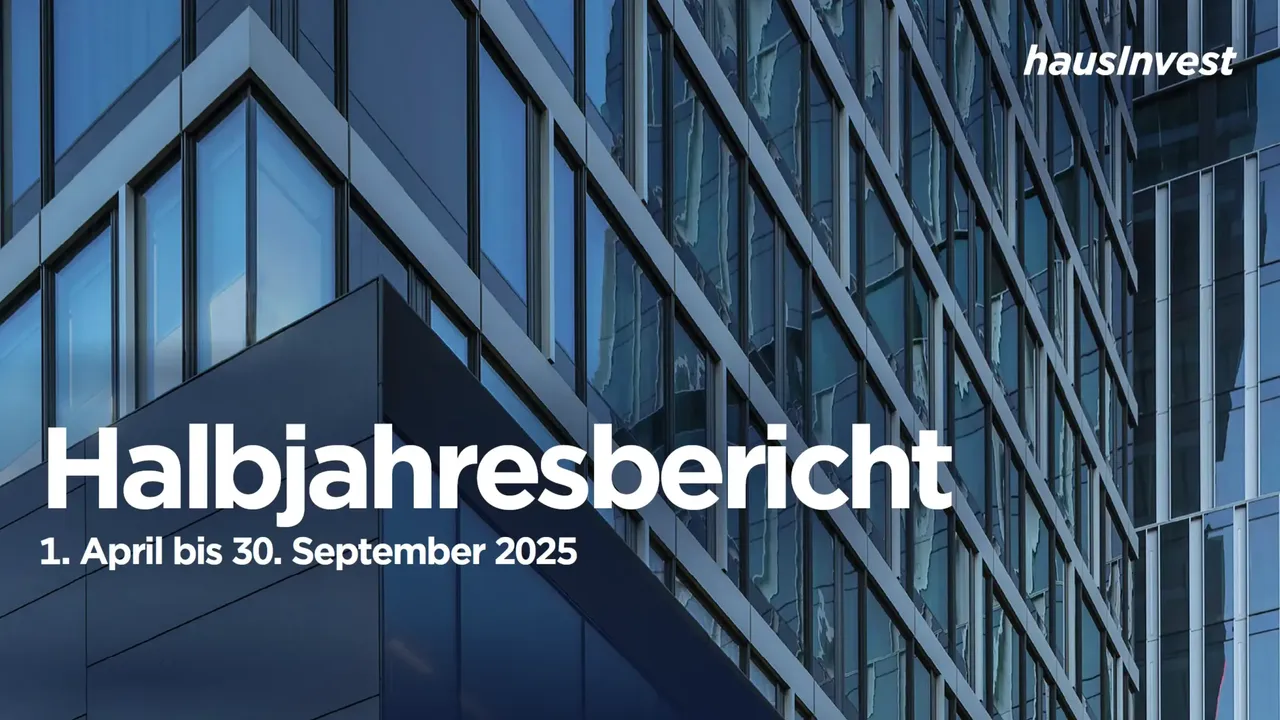 Es wird das Titelcover des hausInvest Halbjahresberichts 2025 dargestellt.