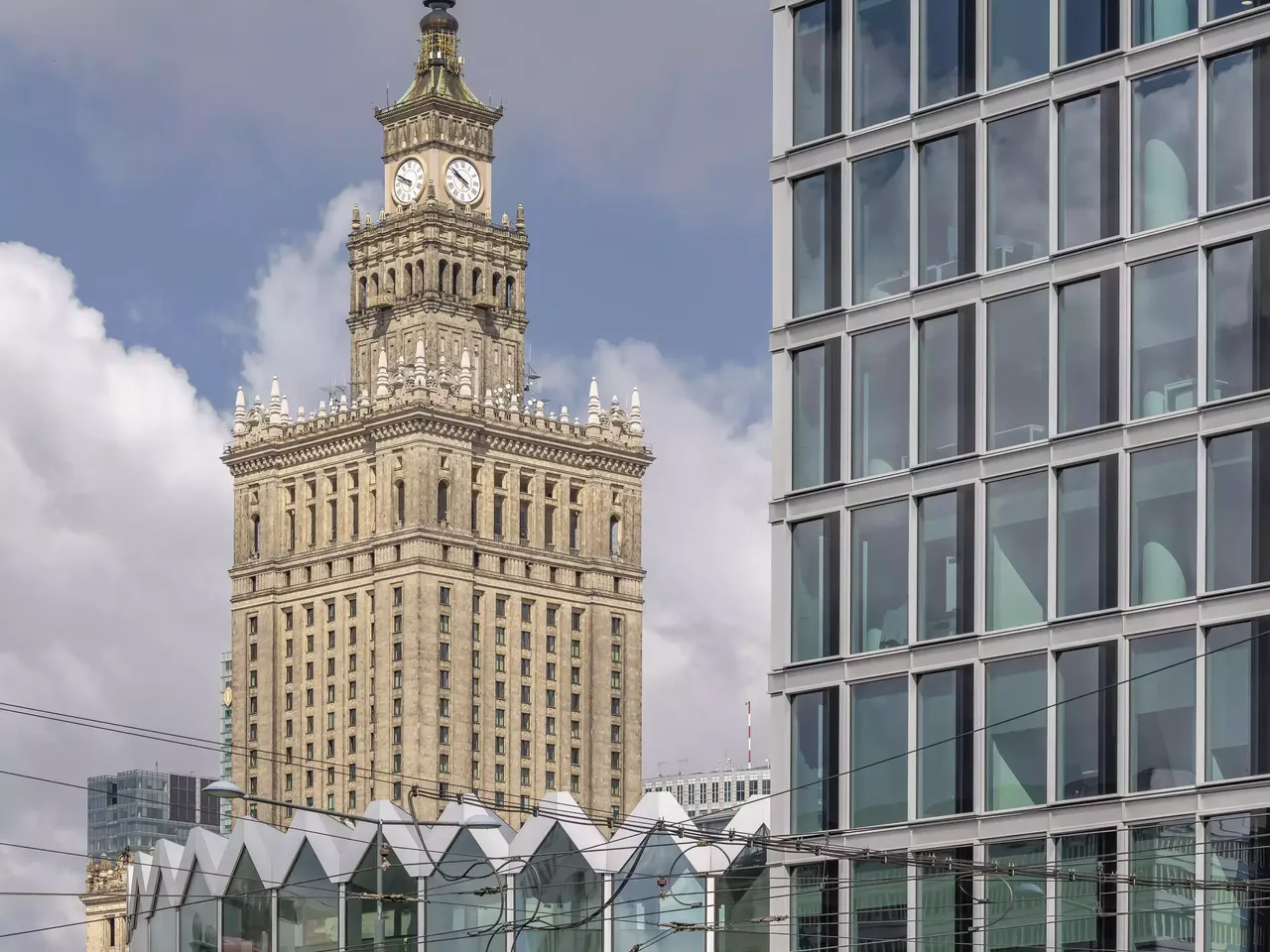 commerzreal-hausinvest-office-widok-towers-warsaw-exterior-02