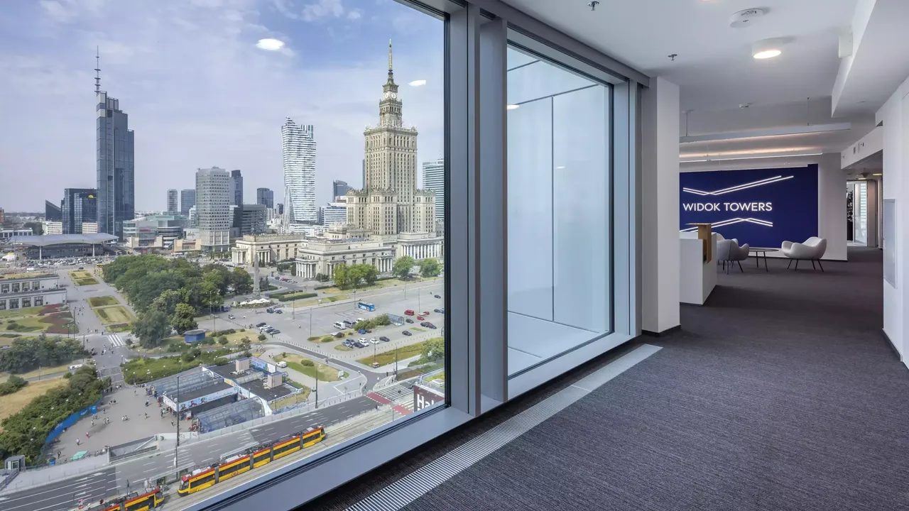 commerzreal-hausinvest-office-widok-towers-warsaw-view-01
