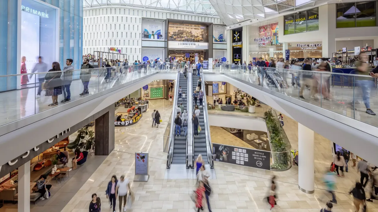 Innenansicht: hausInvest Immobilie Westfield Shoppingcenter in London