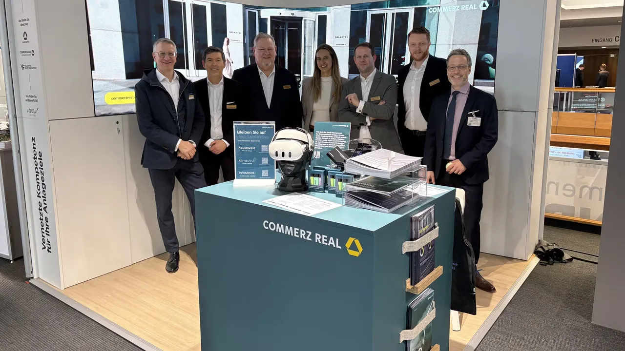 Es wird das Commerz Real Vertriebsteam auf der Messe Fondskongress in Mannheim dargestellt.