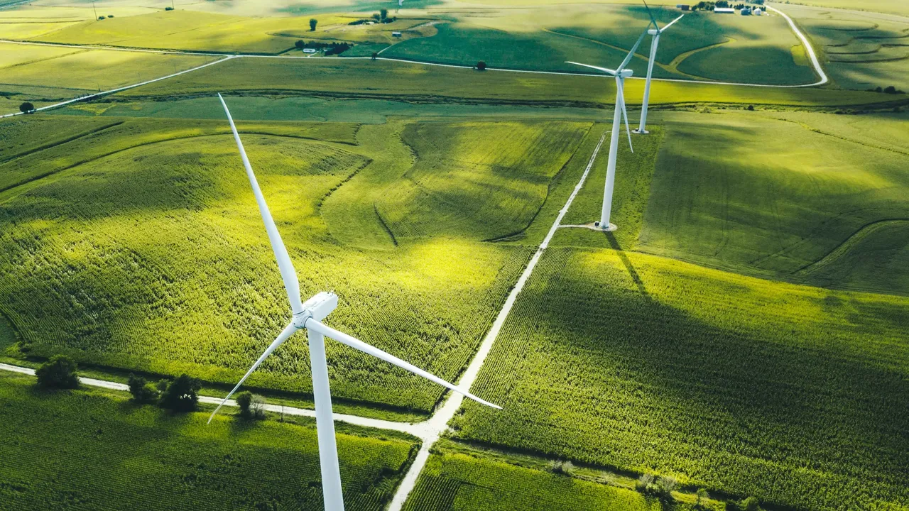 kV_iStock_1142855665_HiRes_07, wind turbine in iowa, 1142855665