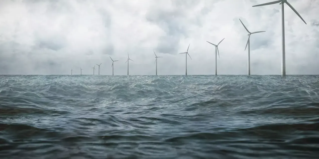 Windräder im Wasser bei Unwetter