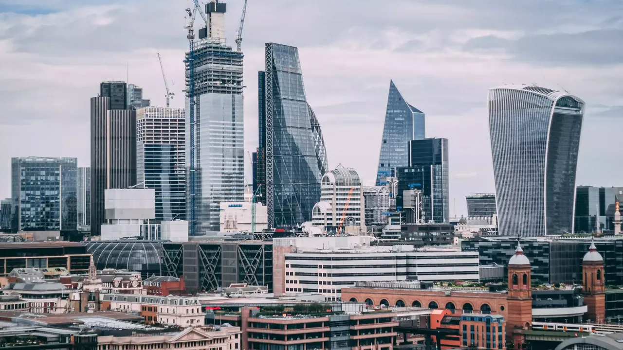 Es wird die Skyline der City of London dargestellt.