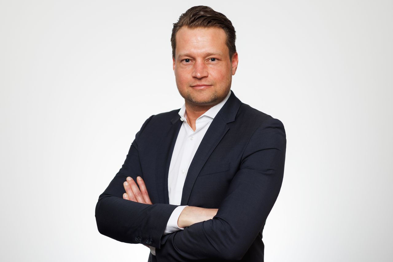 Es wird Benjamin Ahrens, Senior Projektleiter Technisches Assetmanagement, von der Commerz Real dargestellt.