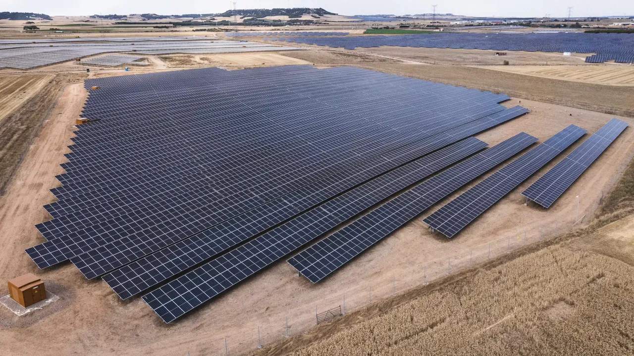 Ansicht des klimaVest-Asset: Solarpark
  Tordesillas aus der Vogelperspektive.