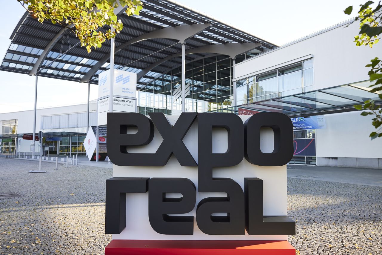 Commerz Real Expo Real Logo
