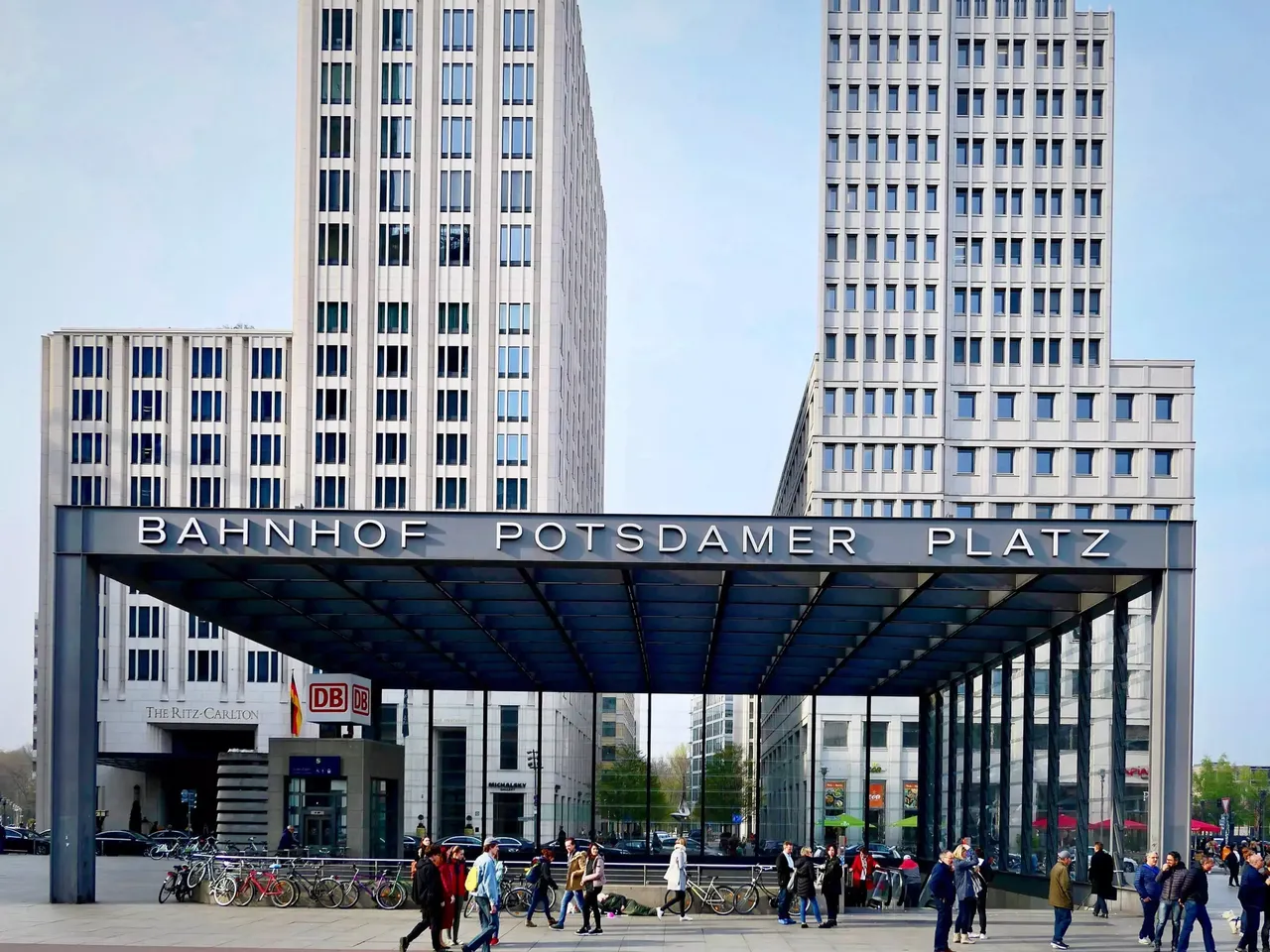 Außenansicht: Es wird die Fassade der hausInvest Immobilie P5 in Berlin abgebildet