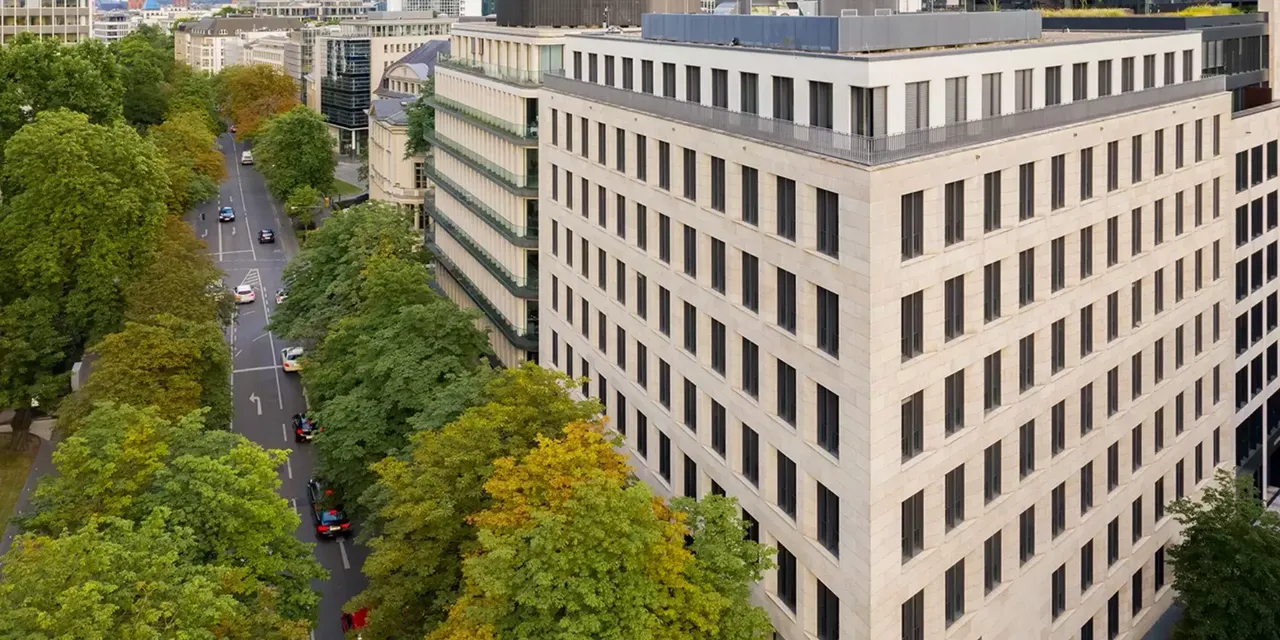 Außenansicht: Es wird die Fassade der hausInvest Immobilie Am Bockenheimer Landstraße in Frankfurt am Main abgebildet