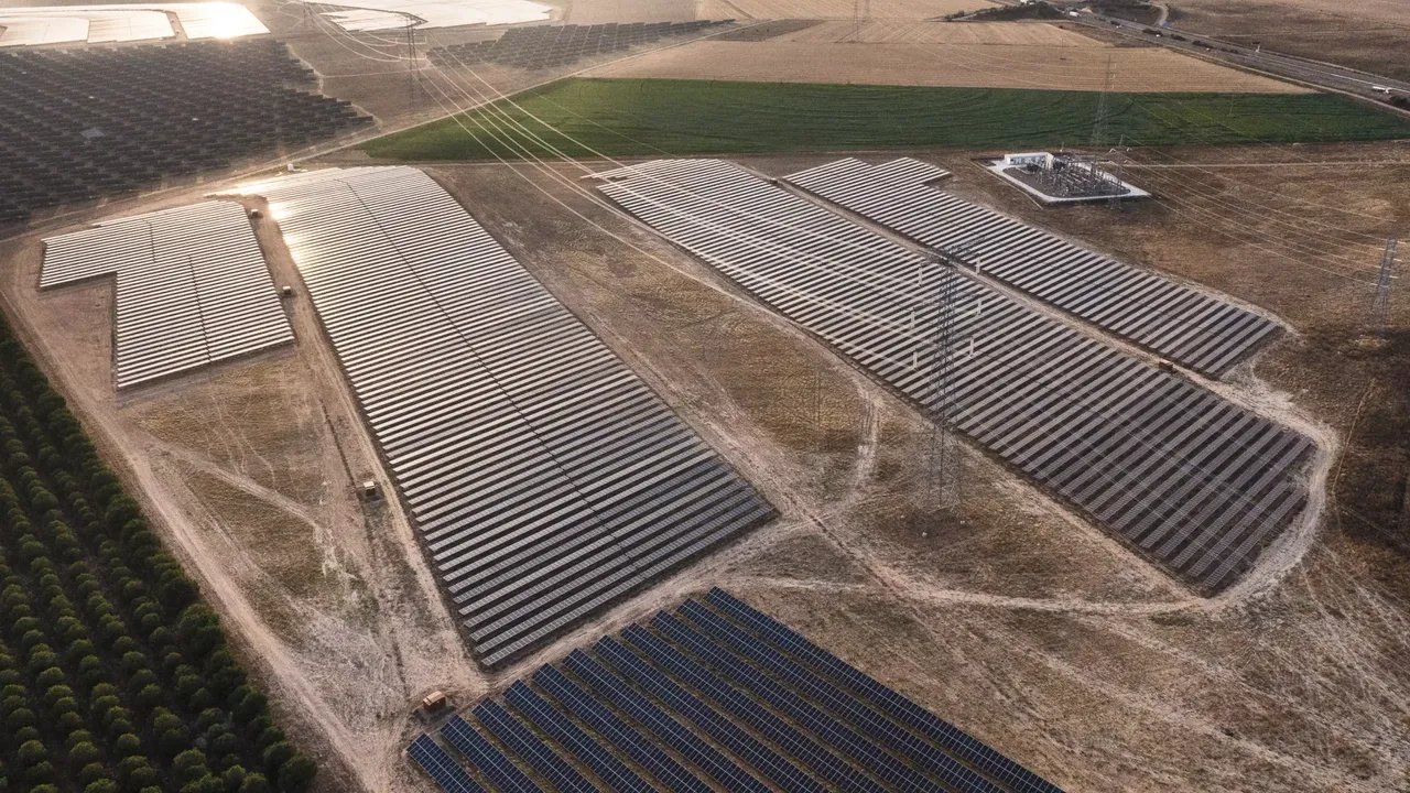 Ansicht des klimaVest-Asset: Solarpark Tordesillas aus der Vogelperspektive.