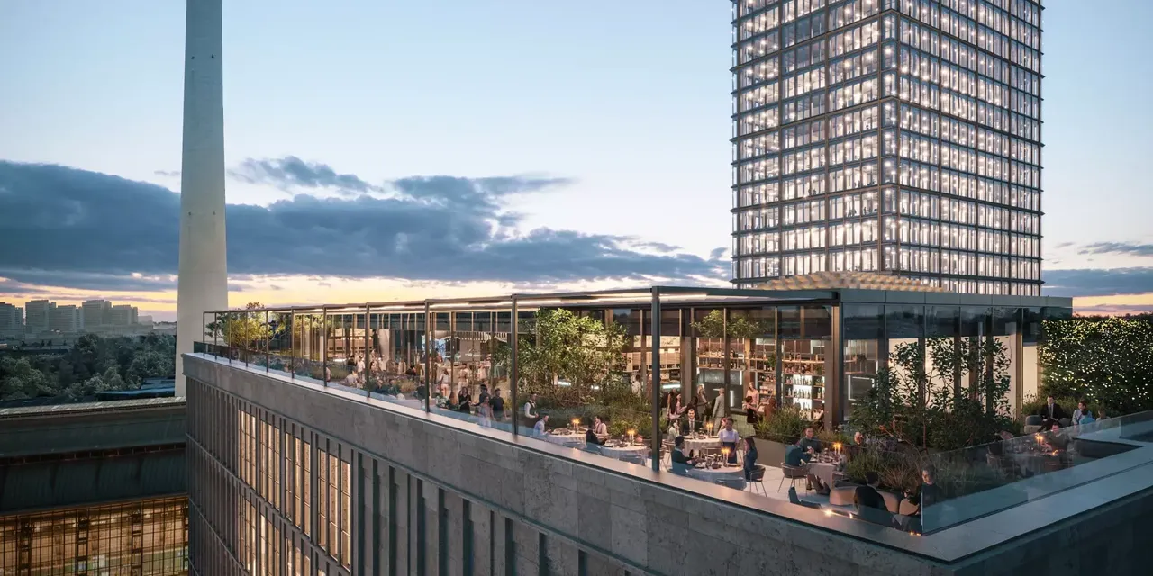 Es wird die Dachterasse der hausInvest Immobilie Mynd am Alexanderplatz in Berlin dargestellt.