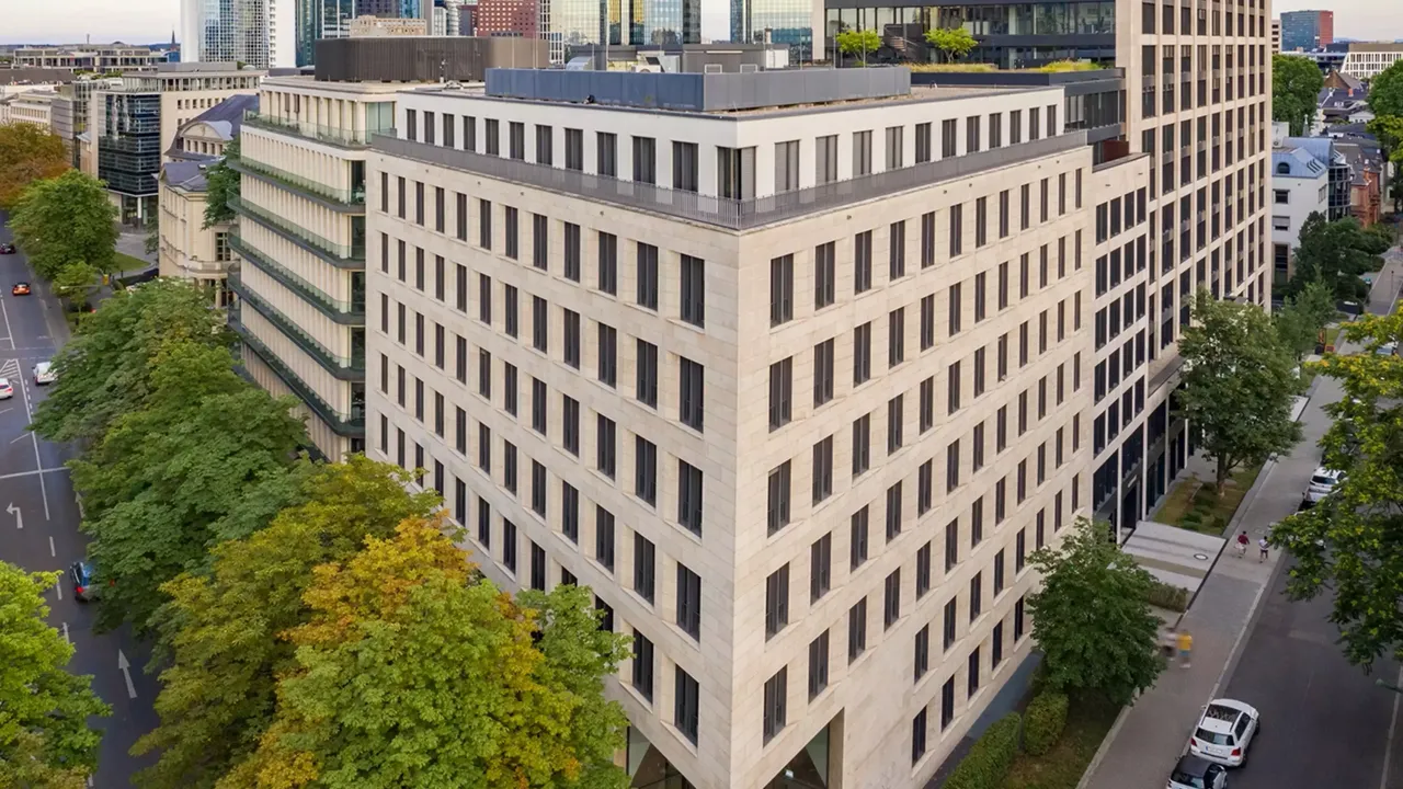 Außenansicht: Es wird die Fassade der hausInvest Immobilie Am Bockenheimer Landstraße in Frankfurt am Main abgebildet